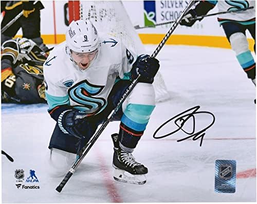 Ryan Donato Seattle Kraken İmzalı 8 x 10 1. Franchise Hedefi Kutlama Fotoğrafı-İmzalı NHL Fotoğrafları